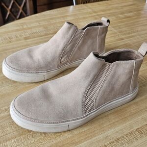 TOMS Women's Beige Slip-On Sneakers size 9